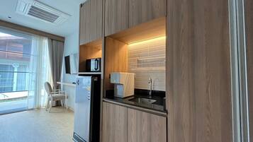 Deluxe Room | Down duvets, free minibar items, desk, laptop workspace