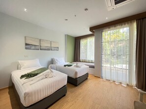 Habitació Deluxe | Cobrellits, minibar amb articles gratuïts i escriptori