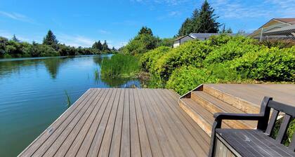 Canal Front - Hot Tub, Private Dock, Fully Fenced!