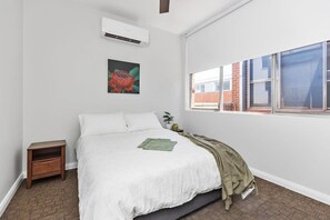 3 habitaciones, tabla de planchar con plancha, cuna de viaje y wifi 