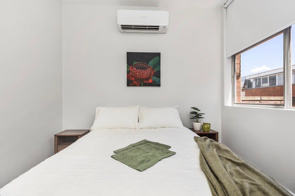 3 bedrooms, iron/ironing board, travel cot, WiFi