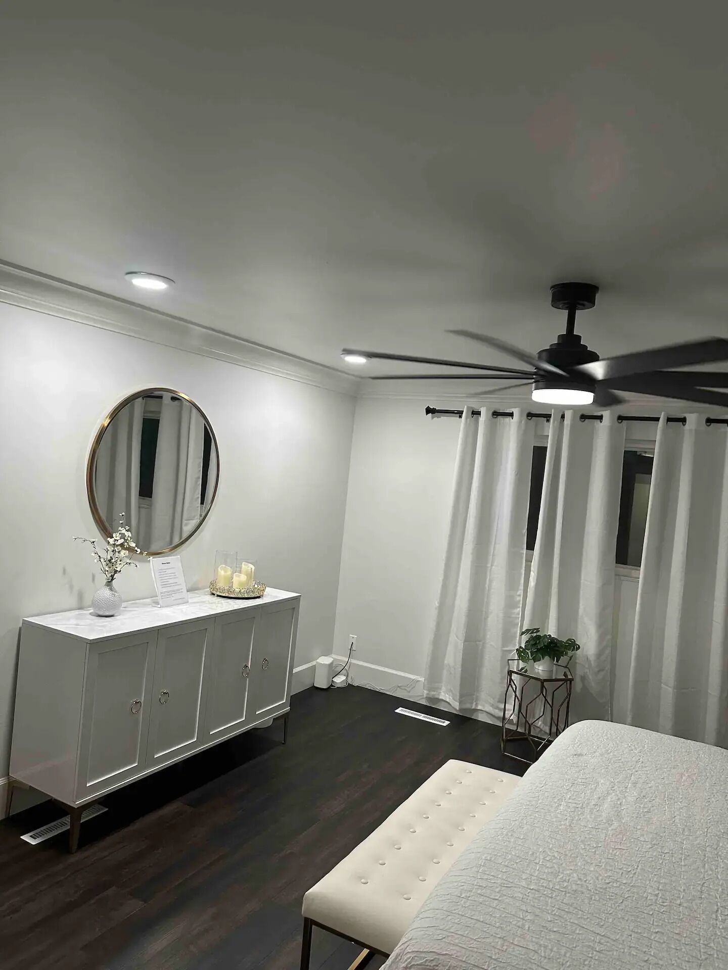 3 makuuhuonetta, silitysrauta/-lauta, ilmainen Wi-Fi, vuodevaatteet