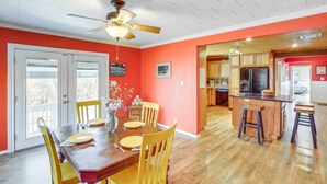 Unclassified image, 3 of 33, button - Riverside Texas Retreat w/ Wraparound Porch! (Thorndale)