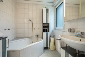 Ducha, secador de pelo, toallas