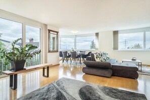 TV - Apartment 'Cocoon Am Schloß Top 2' with Lake View, Wi-Fi and Air Conditioning (Lochau)