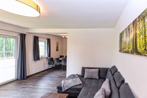 TV, ping pong, stereo