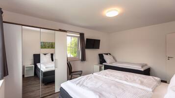 3 bedrooms, free WiFi, bed sheets