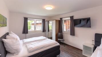 3 bedrooms, free WiFi, bed sheets