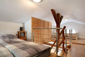 1 bedroom, free WiFi, bed sheets - Lakefront Holiday Cottage with Private Terrace and Wi-Fi (Bestensee)