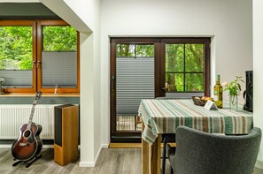 Dining - Apartment 'Seelter Ai Saterland' with Shared Garden, Balcony and Wi-Fi (Saterland)