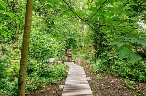 Apartment 'Fewo2 Seelter Uutkiek Saterland' with Private Terrace, Shared Garden and Wi-Fi
