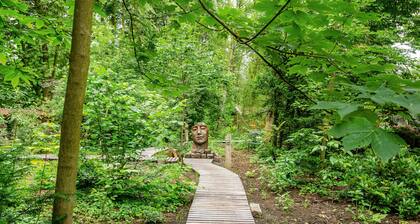 Apartment 'Fewo2 Seelter Uutkiek Saterland' with Private Terrace, Shared Garden and Wi-Fi
