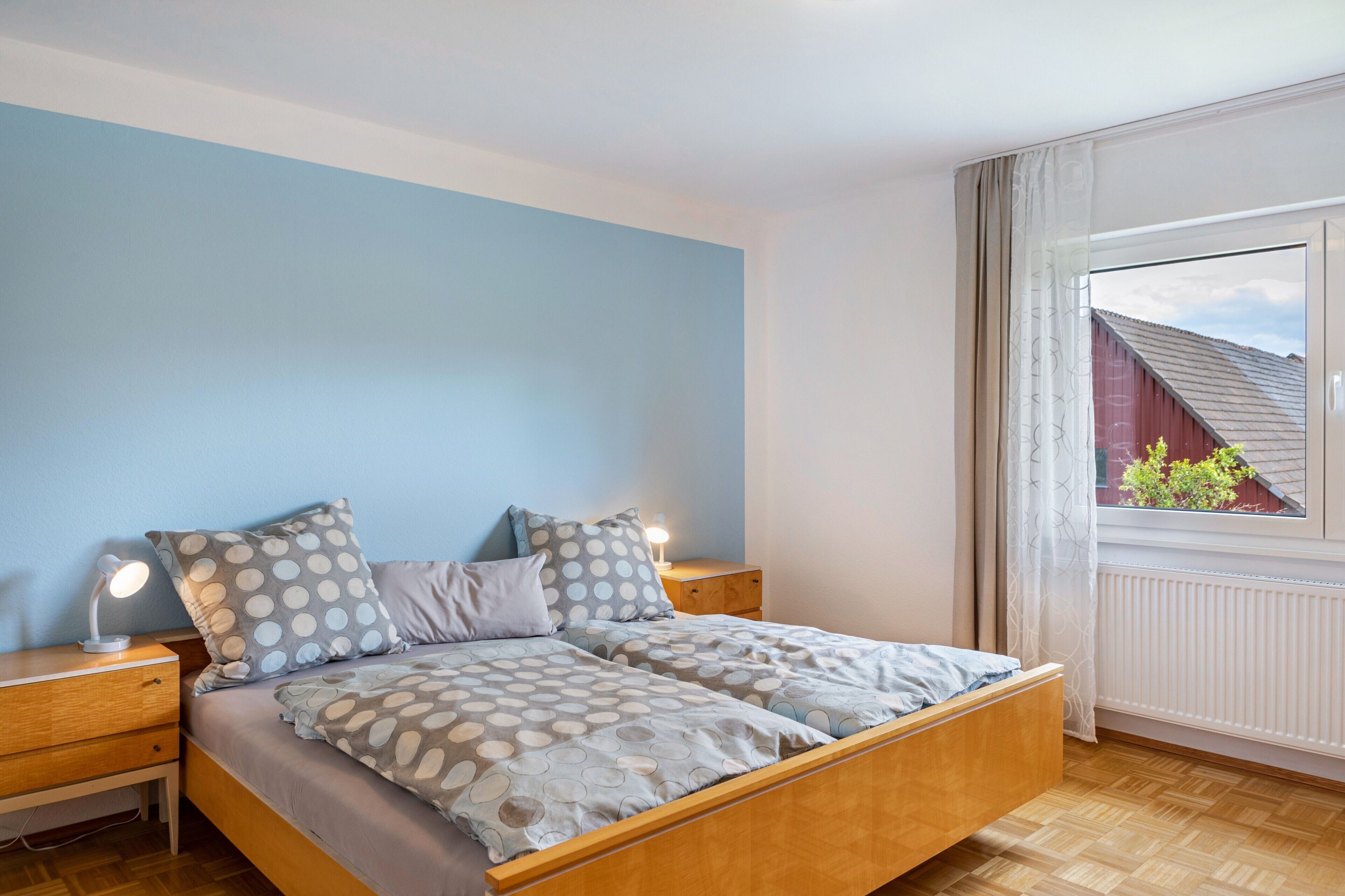 2 多间卧室、免费 WiFi、床单