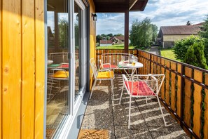 Outdoor dining - Ferienhof im Salzbachtal  –  Wildbiene für bis zu vier Personen (Freiensteinau)