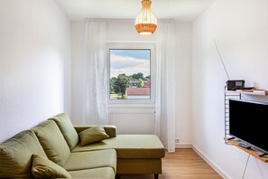 Fernseher, Tischtennisplatte