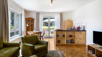 Fernseher, Tischtennisplatte