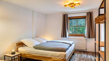 2 多间卧室、免费 WiFi、床单