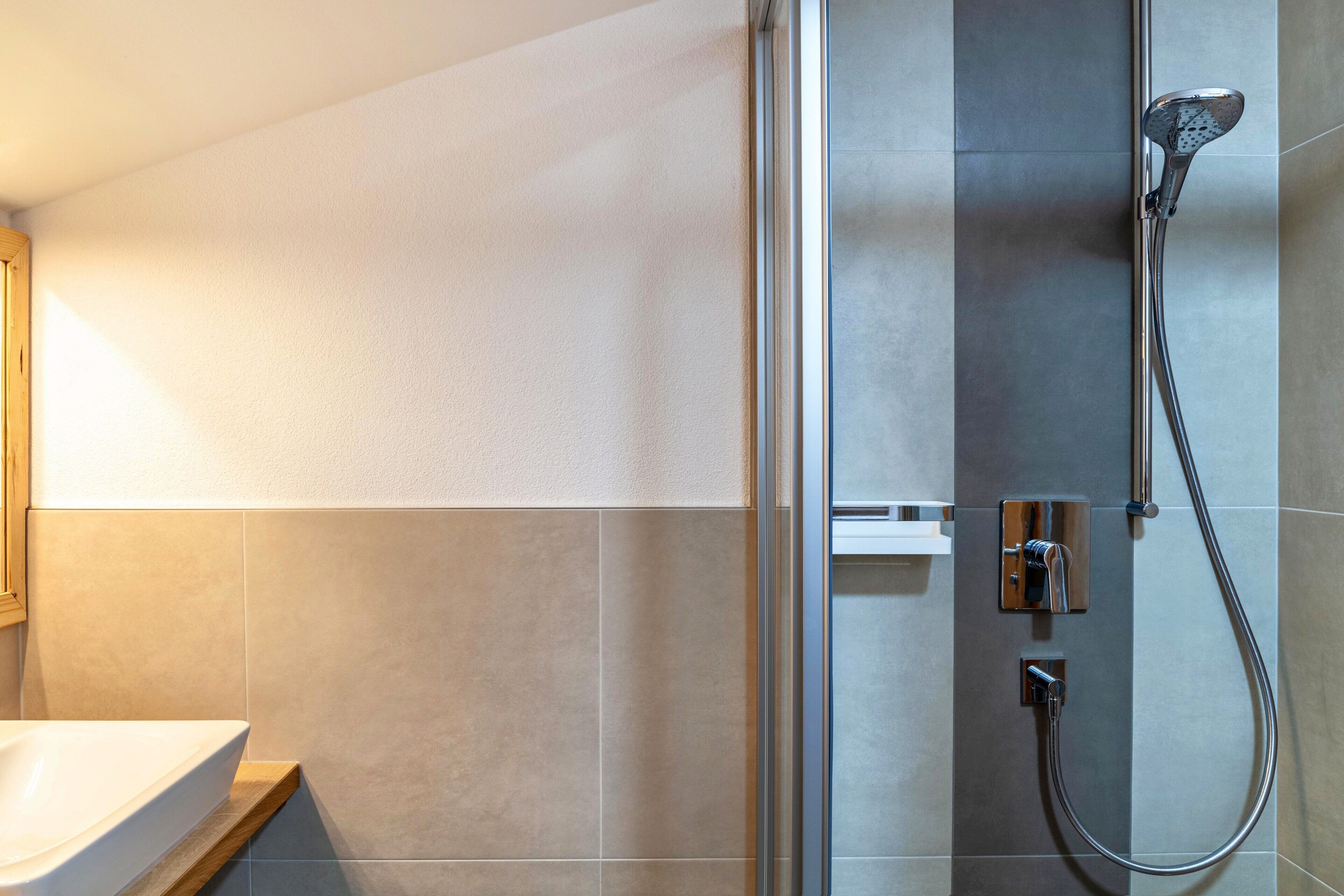 淋浴设施、吹风机、毛巾