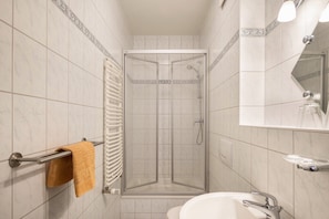 Shower, hair dryer - Apartment 'Morgenröte' with Wi-Fi (Ostseebad Kühlungsborn)