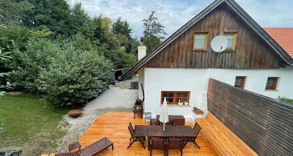 Chalet 'Notschkerl' with Private Terrace, Private Garden and Wi-Fi