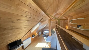 Televisión y chimenea