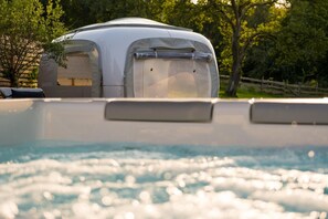 Bain à remous extérieur