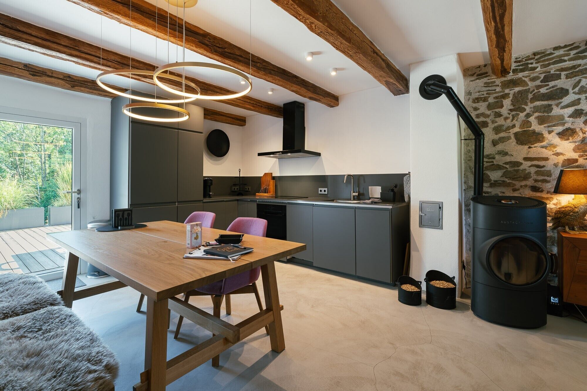 Fridge, oven, stovetop, dishwasher