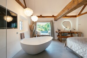 2 bedrooms, free WiFi, bed sheets, wheelchair access