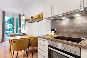 Kühlschrank, Ofen, Herdplatte, Geschirrspüler