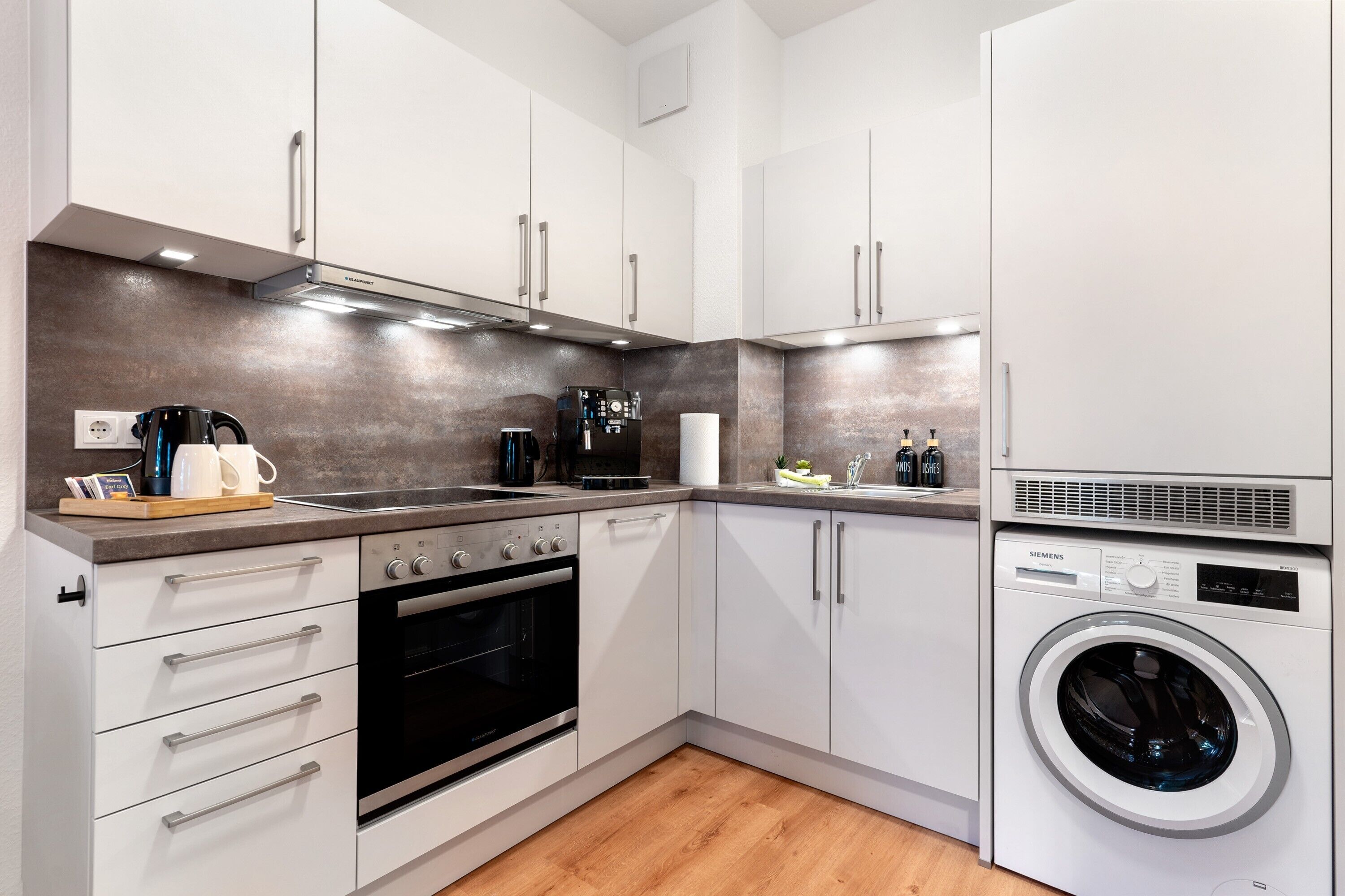 Refrigerador, horno, parrilla de estufa y lavavajillas 