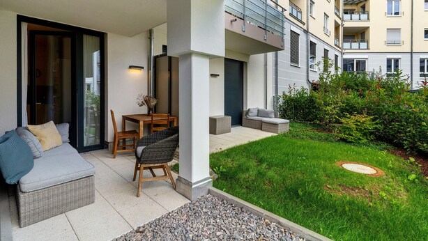 A covered outdoor seating area with a sofa, chairs, and a table. - Studio Apartment 'Km Style  Nr 1' with Private Terrace and Wi-Fi (Freiburg im Breisgau)