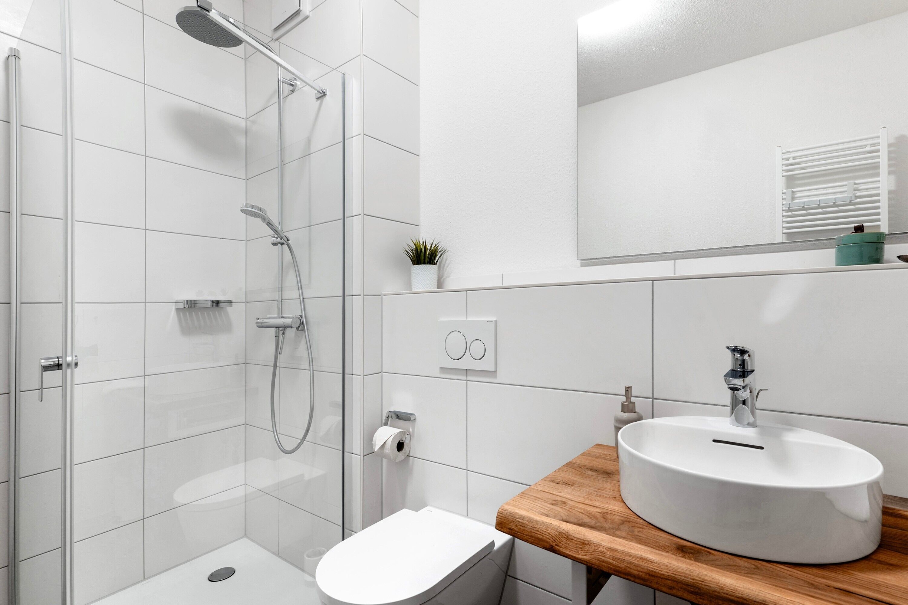 Dusche, Haartrockner, Handtücher