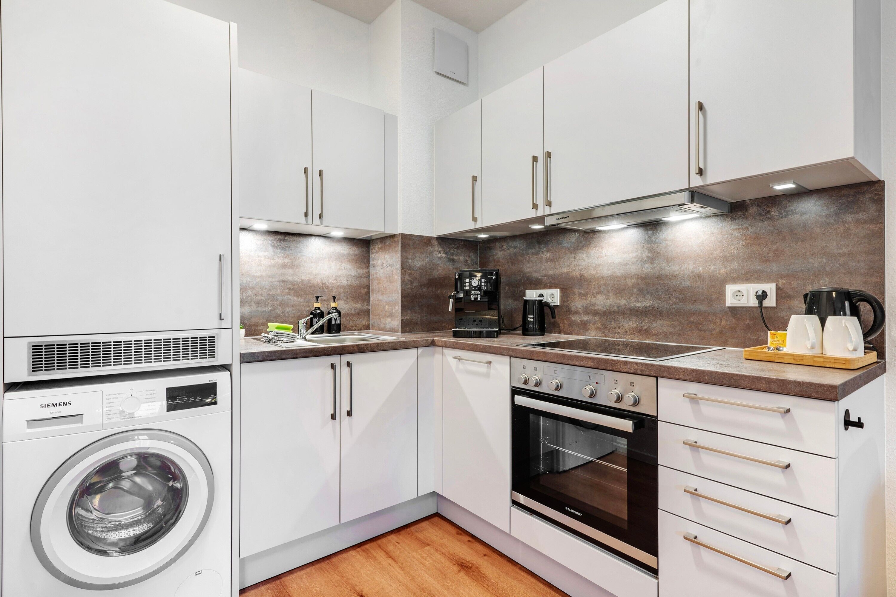 Fridge, oven, stovetop, dishwasher