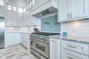 Fridge, microwave, oven, stovetop - Moon Pye, Pool, Dog Friendly (Crystal Beach)