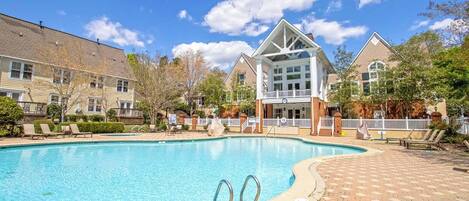 Una piscina techada, una piscina climatizada