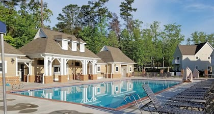 Sleeps 12 - Large 4BR Townhome, Indoor/Outdoor Pool, Golf, Close To Theme Parks!