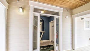 Interior - Sleeps 12 - Large 4BR Townhome, Indoor/Outdoor Pool, Golf, Close To Theme Parks! (Williamsburg)