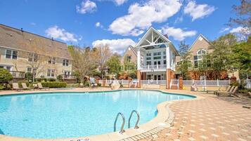 Alberca techada y alberca climatizada