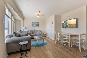 Smart TV - 2BR Condo with Modern Amenities Steps to Beach! (Wildwood)