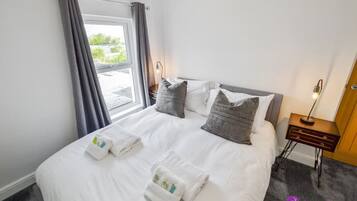 1 bedroom, iron/ironing board, travel crib, WiFi