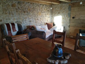 Interior - Maison de Campagne Rustique et Confortable - La Nature Dans le Parc du Haut Jura (Septmoncel les Molunes)