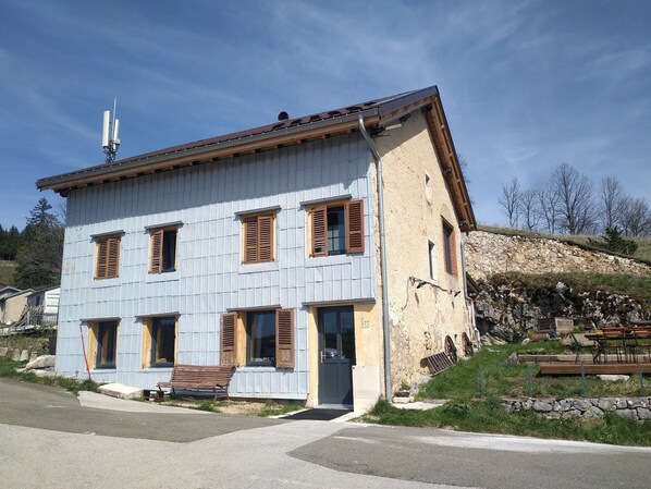 Exterior - Maison de Campagne Rustique et Confortable - La Nature Dans le Parc du Haut Jura (Septmoncel les Molunes)