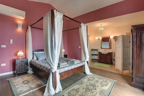 4 bedrooms, iron/ironing board, free WiFi