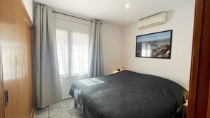3 chambres, fer et planche à repasser, Wi-Fi gratuit, draps fournis