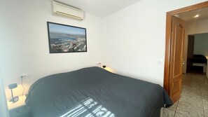 3 slaapkamers, een strijkplank/strijkijzer, gratis wifi, beddengoed