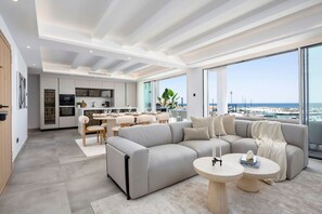 Fernseher, Stereoanlage