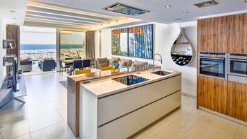 Cookware/dishes/utensils