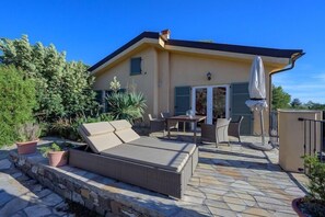 Outdoor dining - Holiday apartment Monte Faudo (Cipressa (IM))