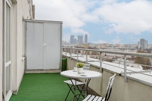 Property grounds - Colorful Apartment in Warsaw by Renters (Warsaw)
