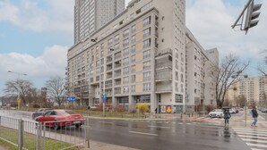 Parking - Colorful Apartment in Warsaw by Renters (Warsaw)